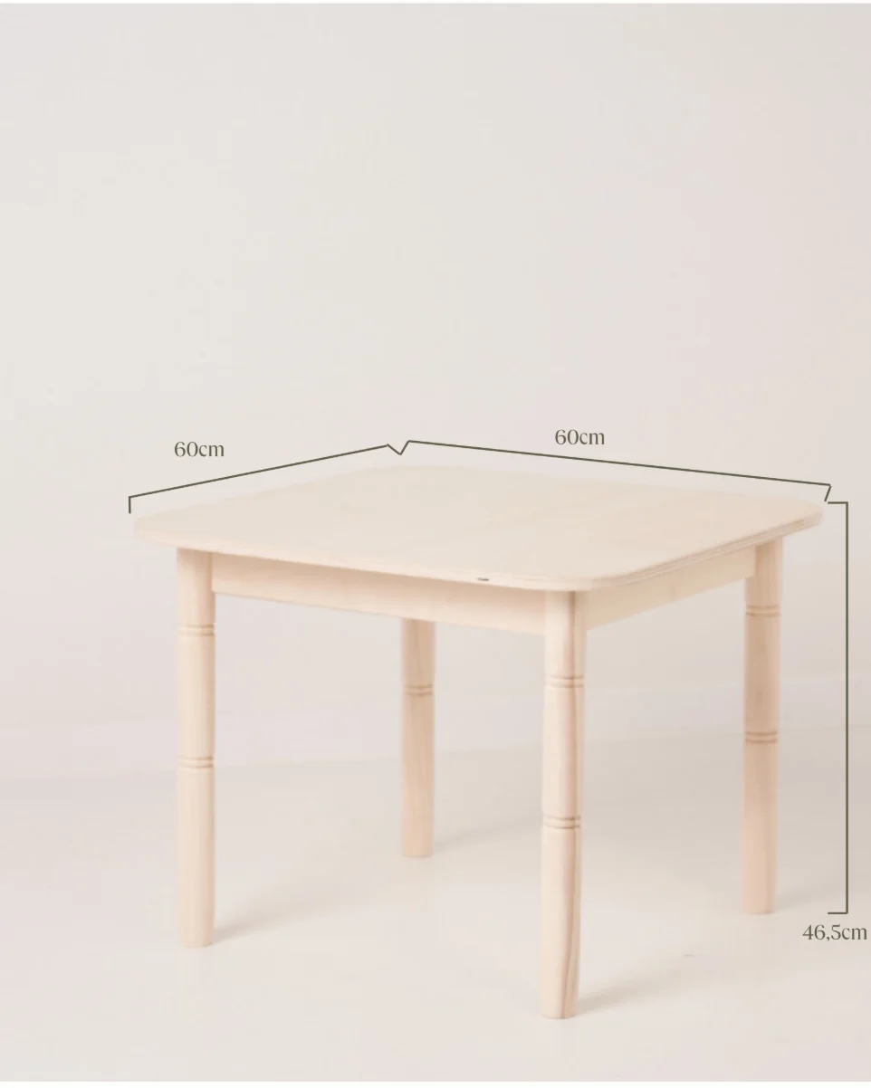 Plano técnico con cotas de 46,5cm de alto y 60x60cm de la mesa infantil natural