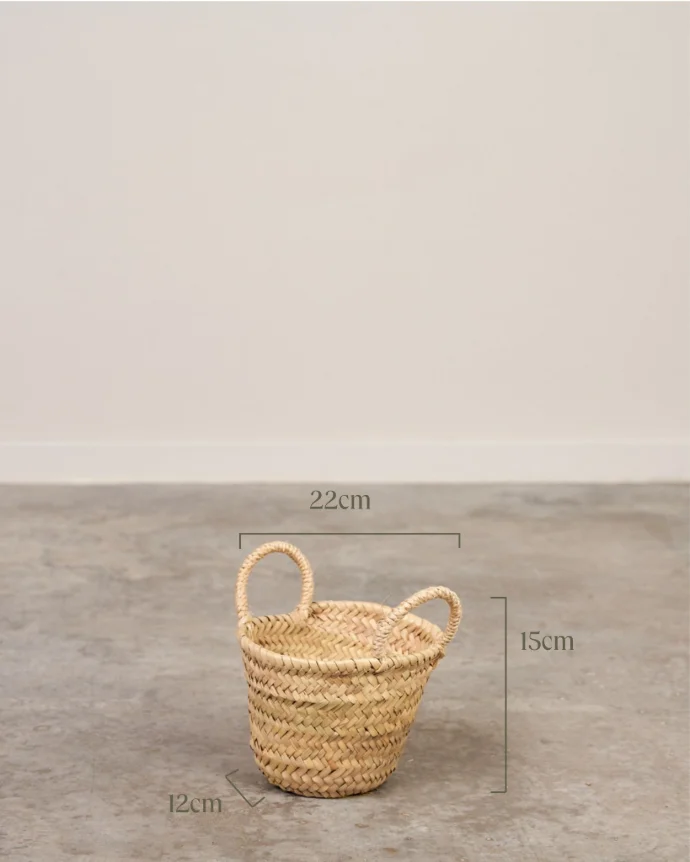 Plano de medidas con 22cm de diámetro y 15cm de alto del capazo de palma pequeño