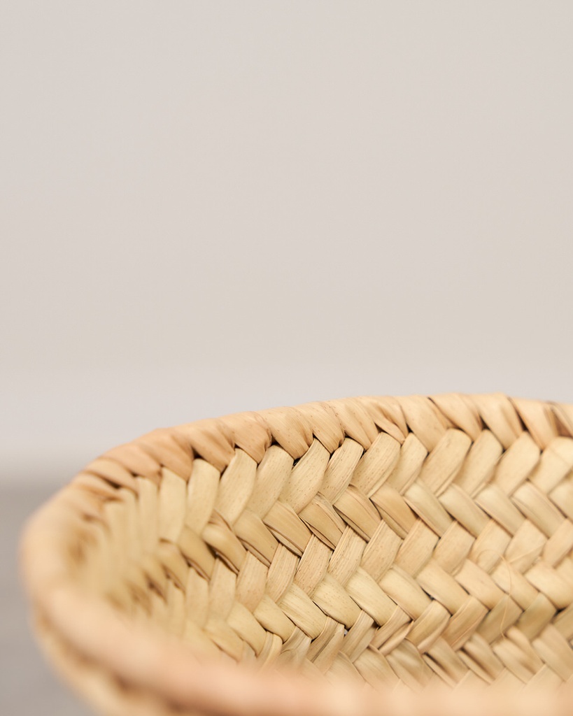 Capazo de palma con base redonda y asas de pita