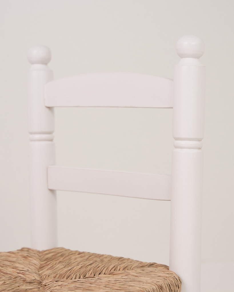 Silla de enea infantil lacada en blanco