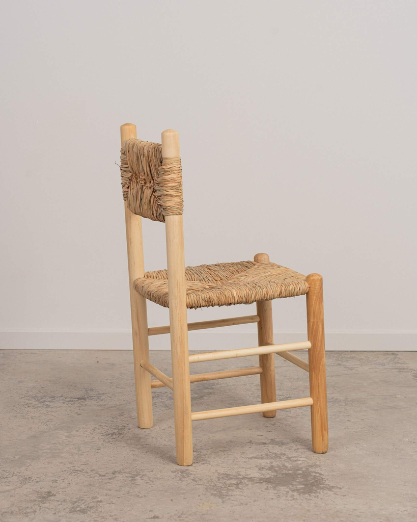 Silla de madera con respaldo de enea Cantalar acabado barniz