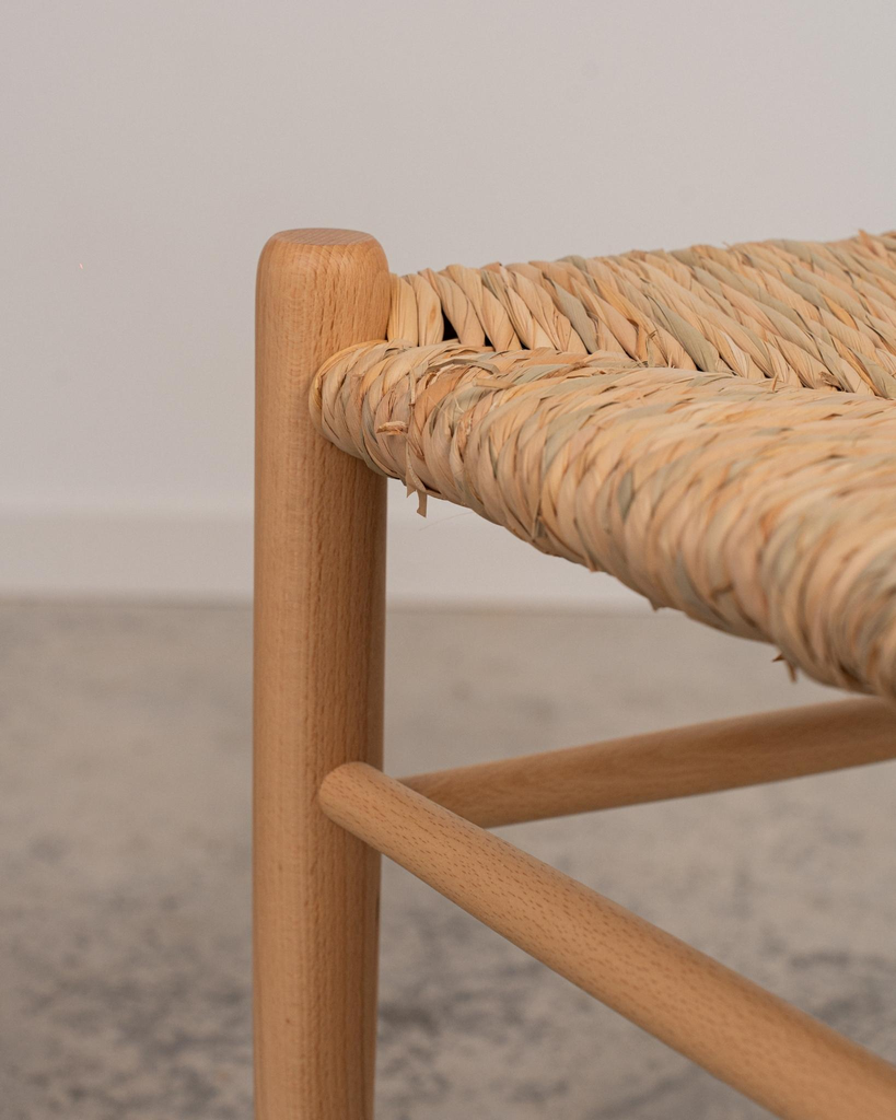 Silla de madera con respaldo de enea Cantalar acabado barniz