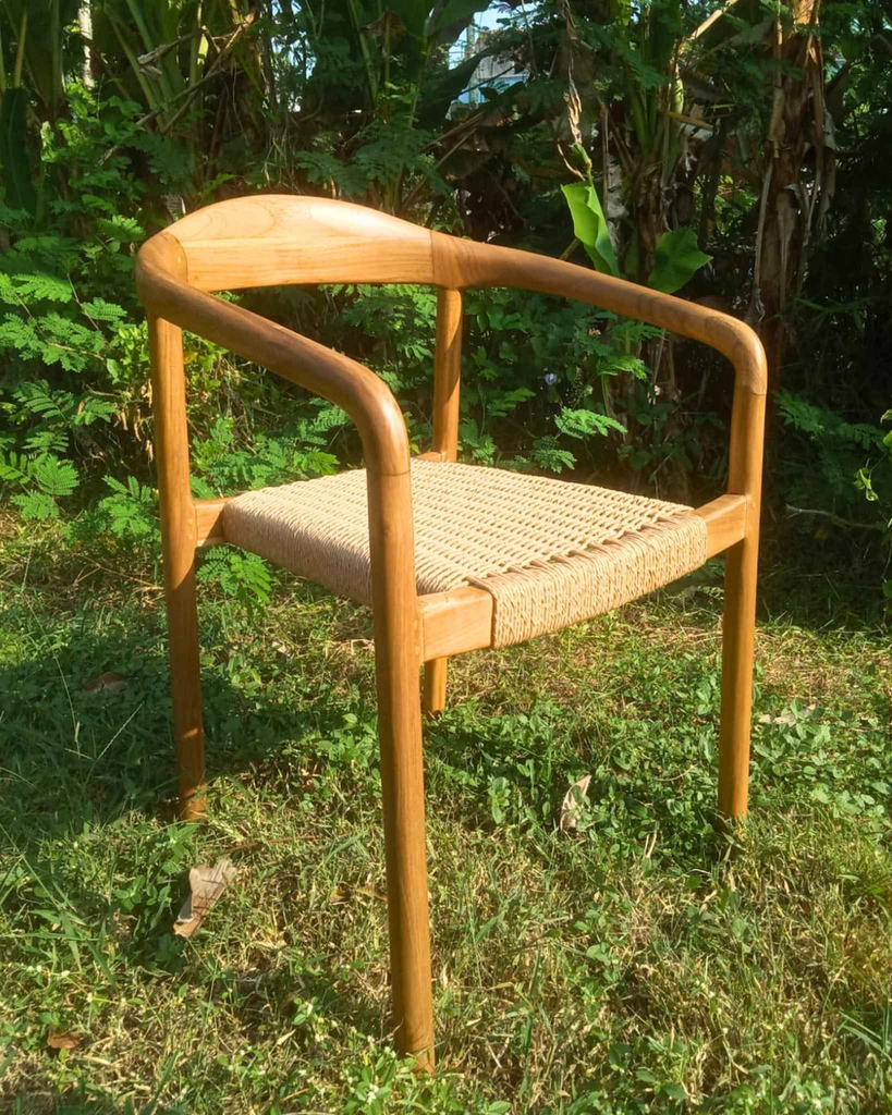 Silla de madera de teca Nara exterior cubierto