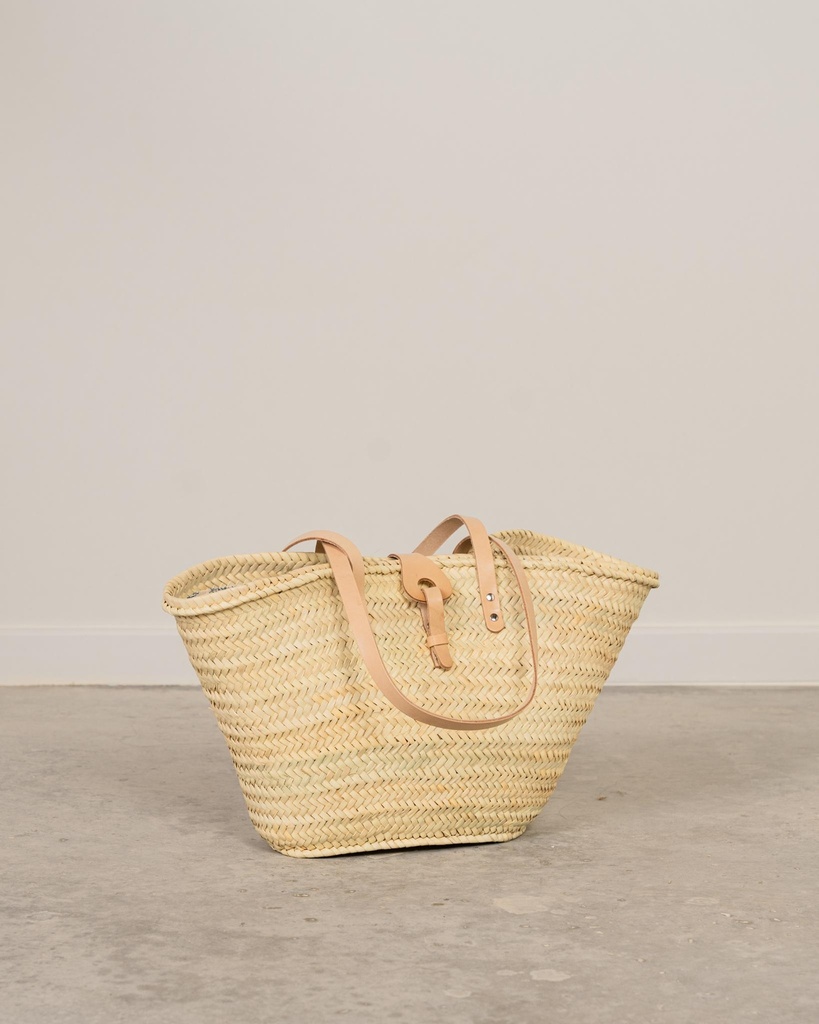 Capazo con solapa de cuero y asas bandolera beige cierre tela