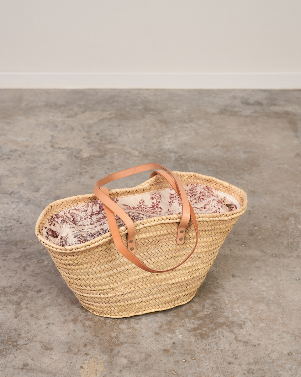 Capazo de palma con asas bandolera beige y cierre de tela en colores surtidos