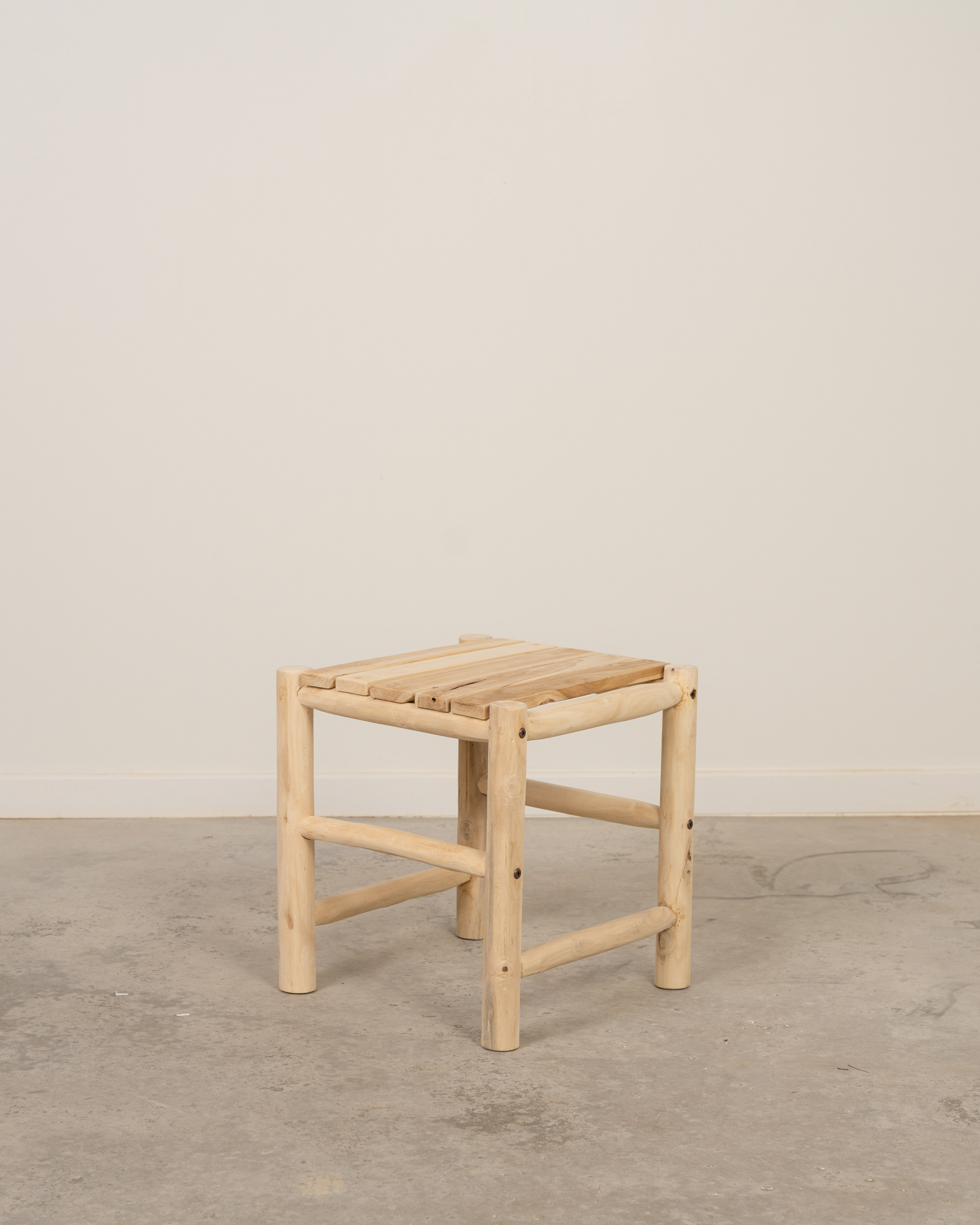 Taburete de madera de teca Pausa