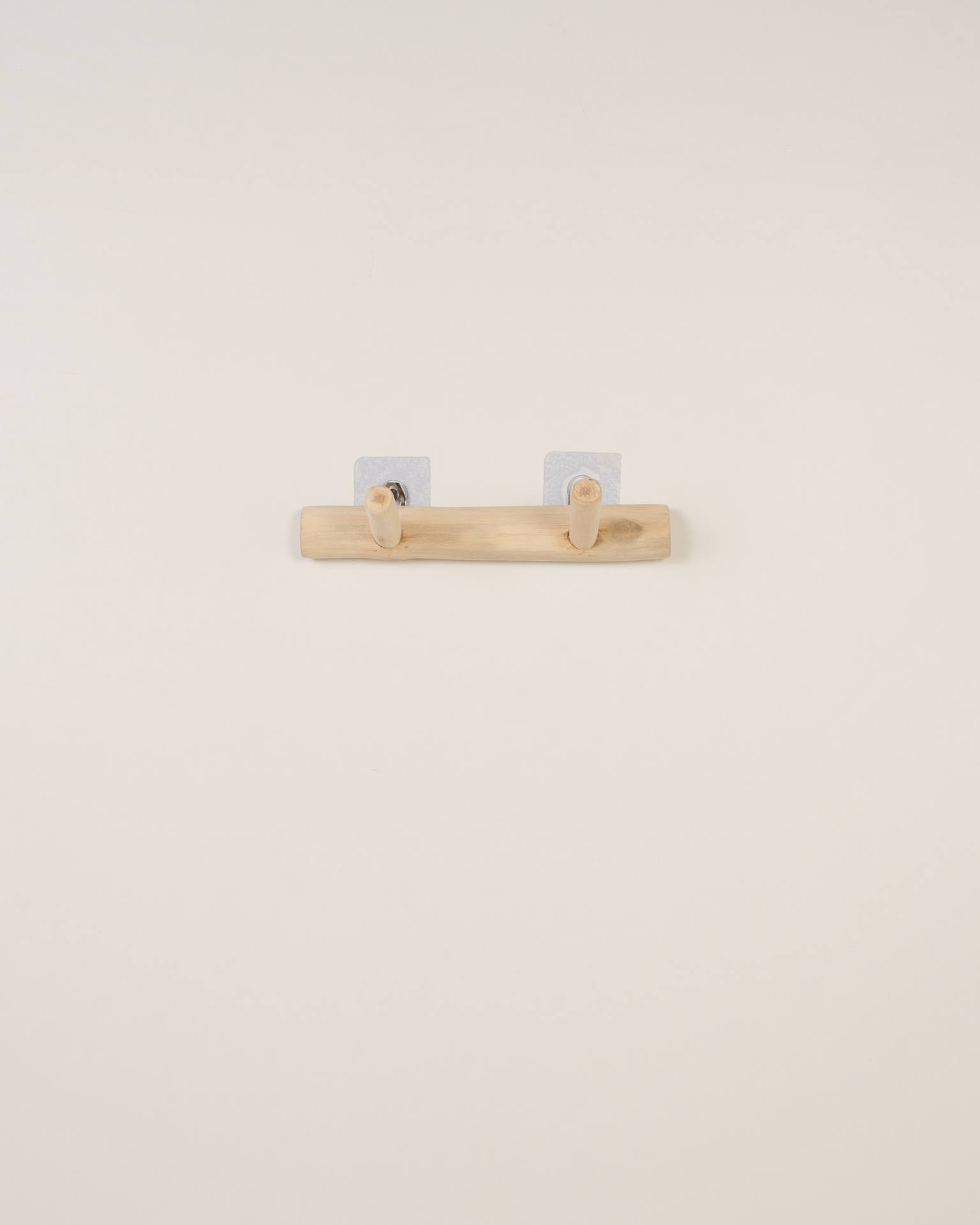 Perchero de pared de madera de teca Kos