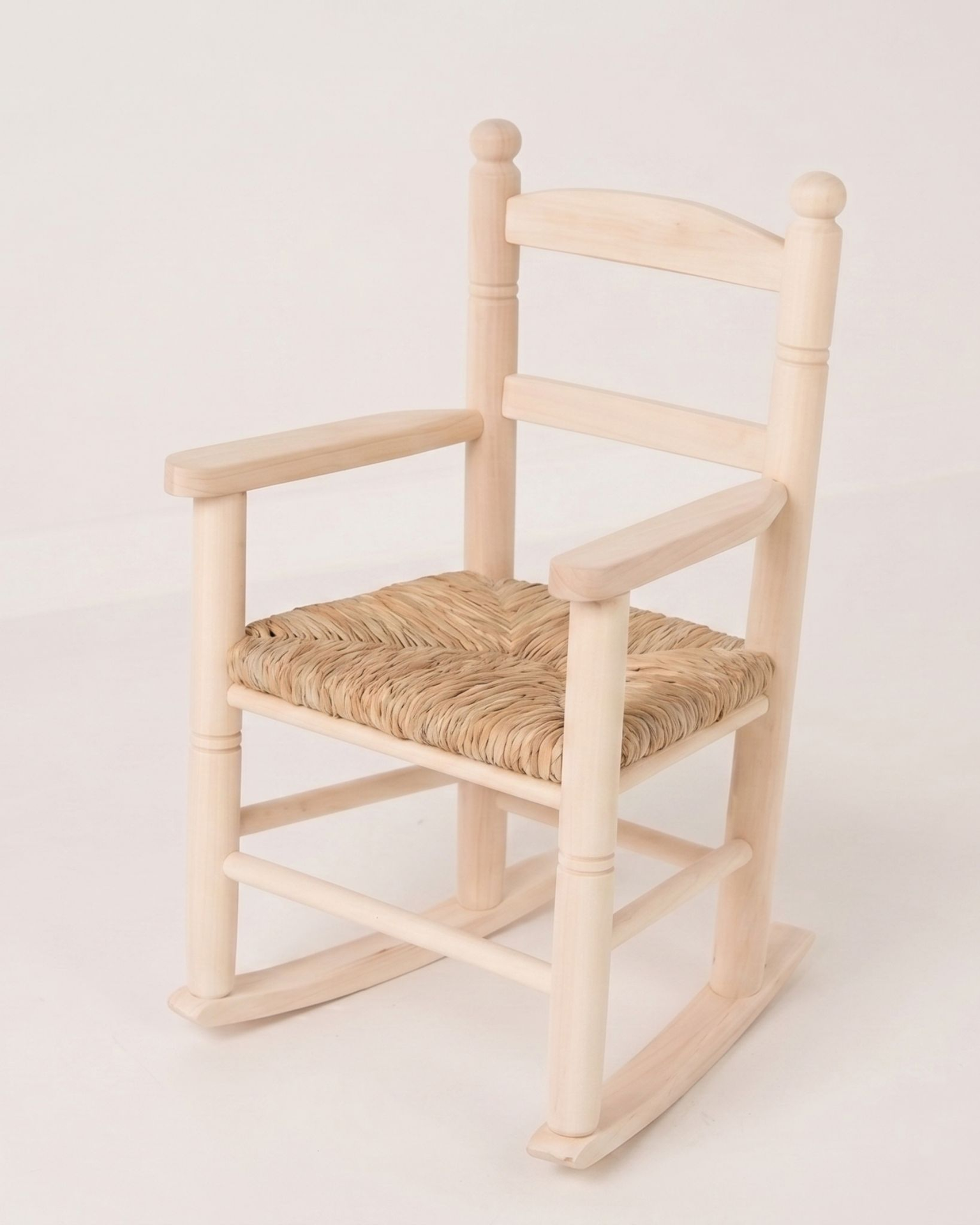 Mecedora infantil de enea natural pequeña