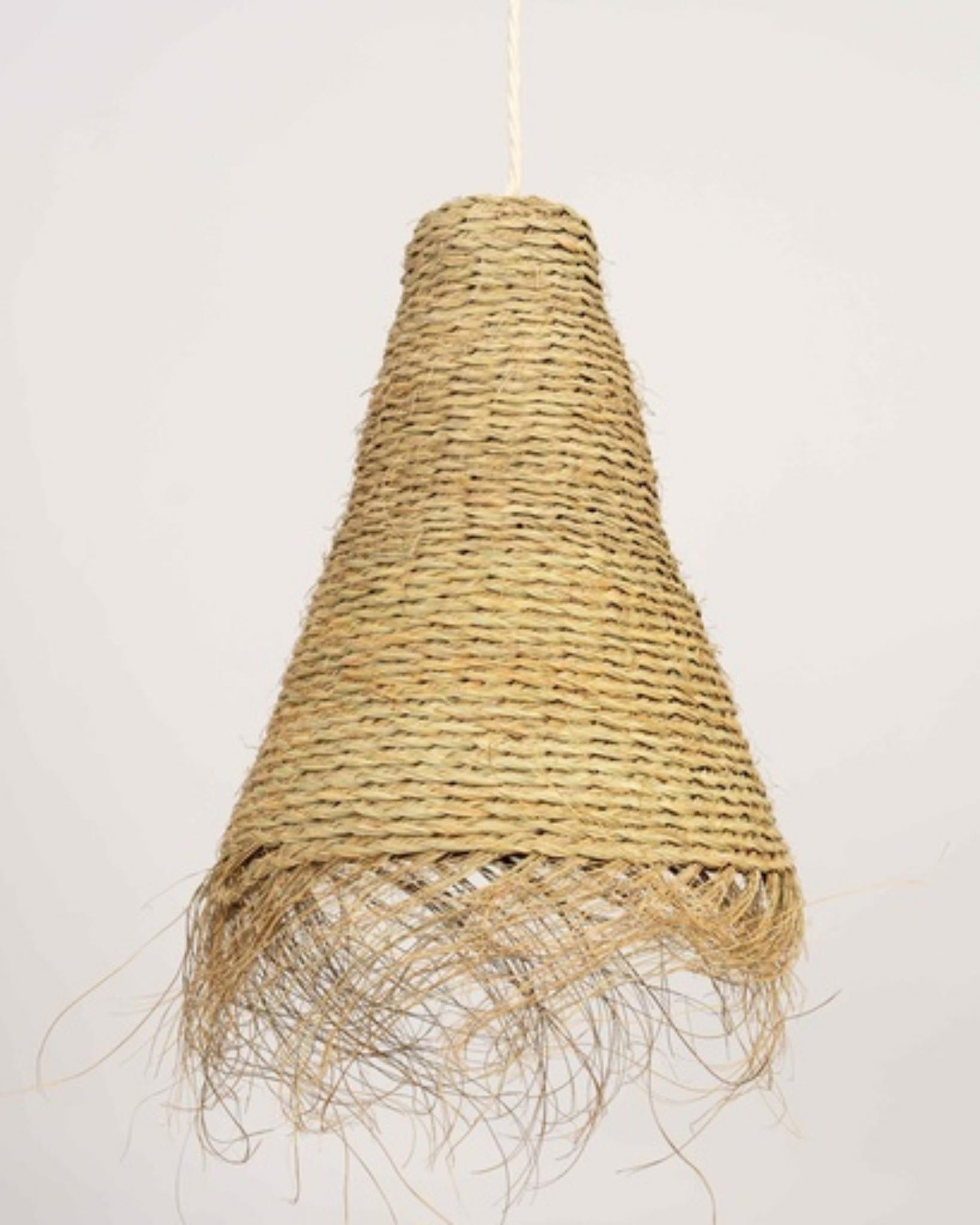 Lámpara de esparto tupida