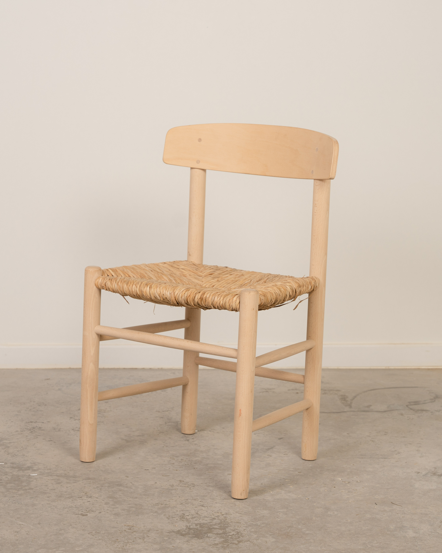 Silla de madera de haya y enea Lea acabado natural