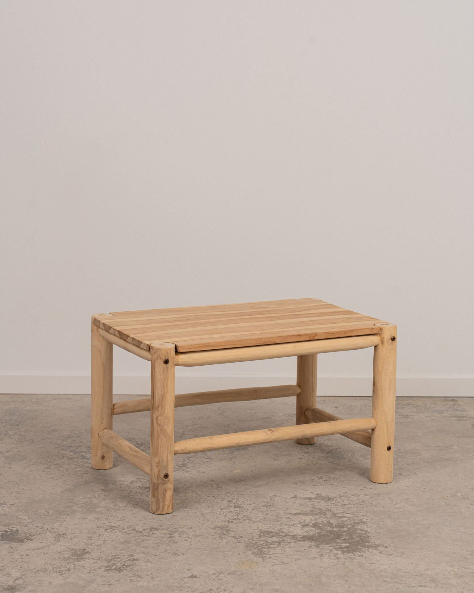 Mesa auxiliar de madera de teca Saona