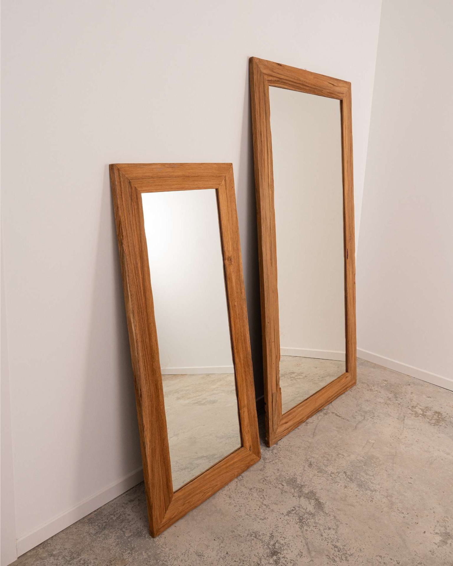 Espejo de teca Savina pequeño